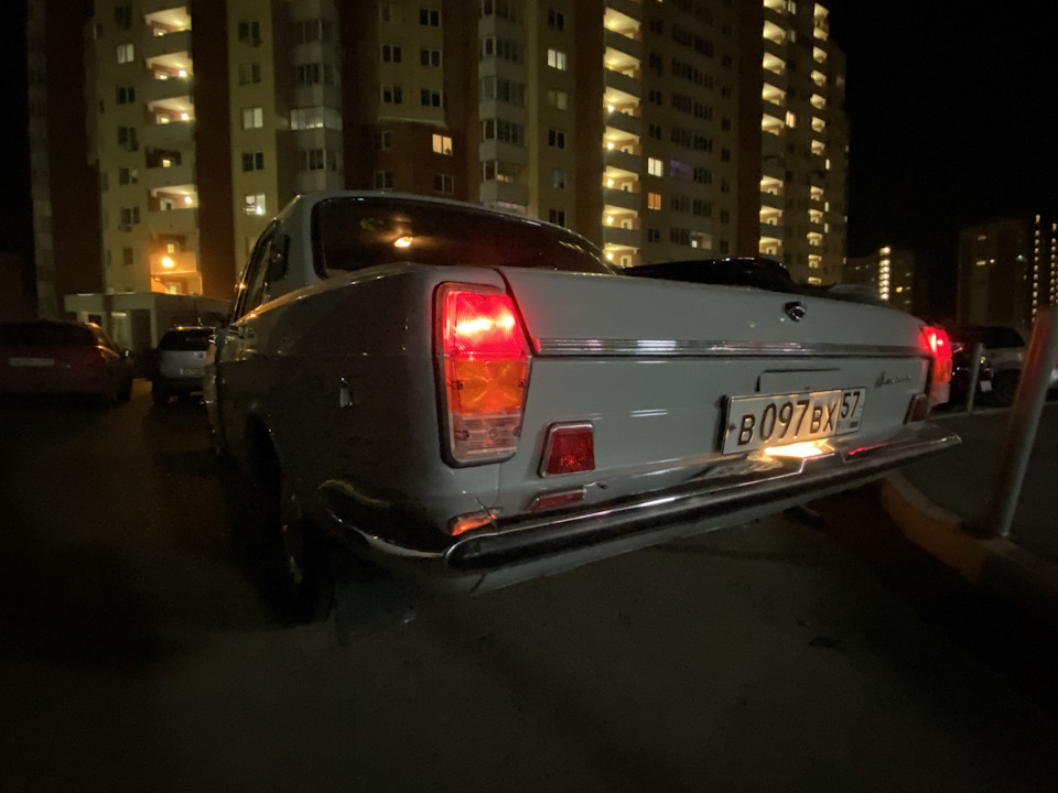 А это уже ночное отражение — Lada Приора седан, 1,6 л, 2017 года ...