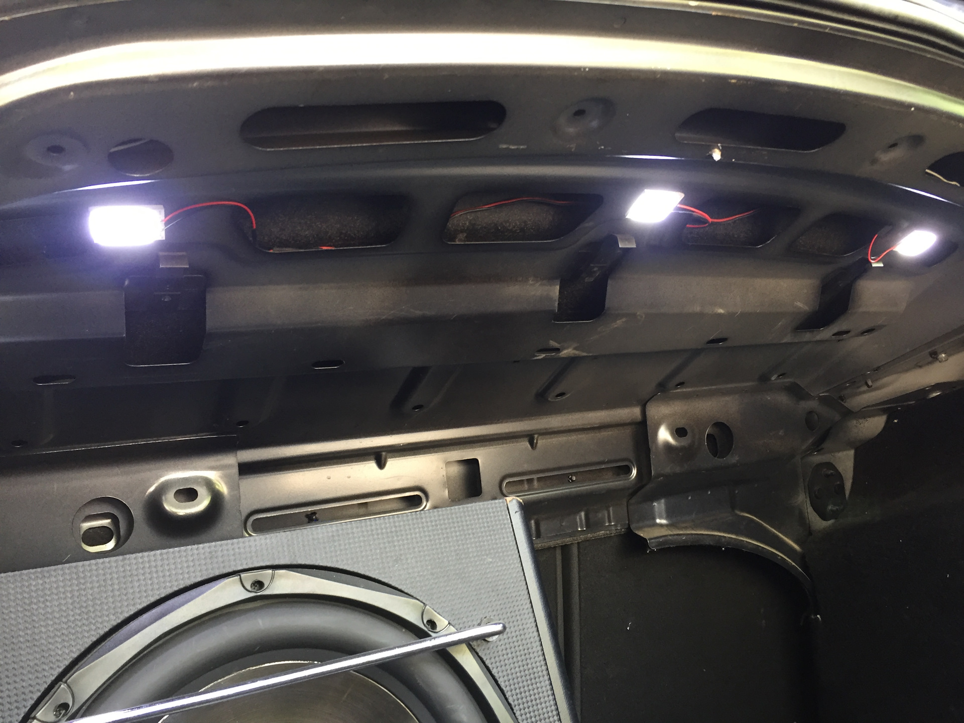 Подсветка багажника форд фокус. Подсветка багажника Ford Focus 2. Подсветка багажника Форд фокус 2 седан Рестайлинг. Подсветка багажника фокус 2 седан. Освещение в багажник Форд фокус 2.
