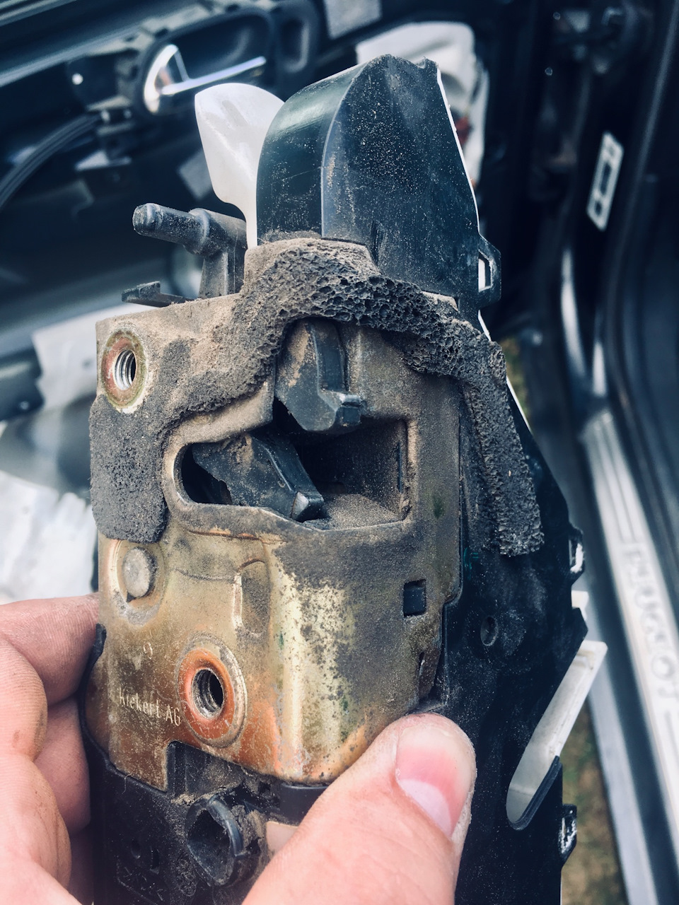 Изи-бризи, ремонтируем неремонтируемый замок — Peugeot 407, 2 л, 2006 ...