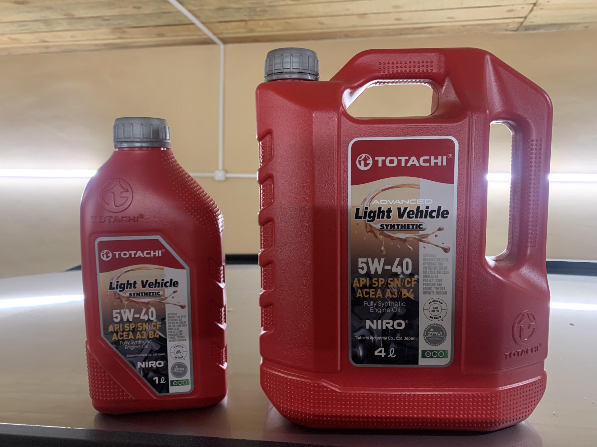 Долил 2 литра масла. 2литра жыжи за 230. Vag 00750104788 сумка для масла. Eurol 0w-20 5l. Масло автомобильное.