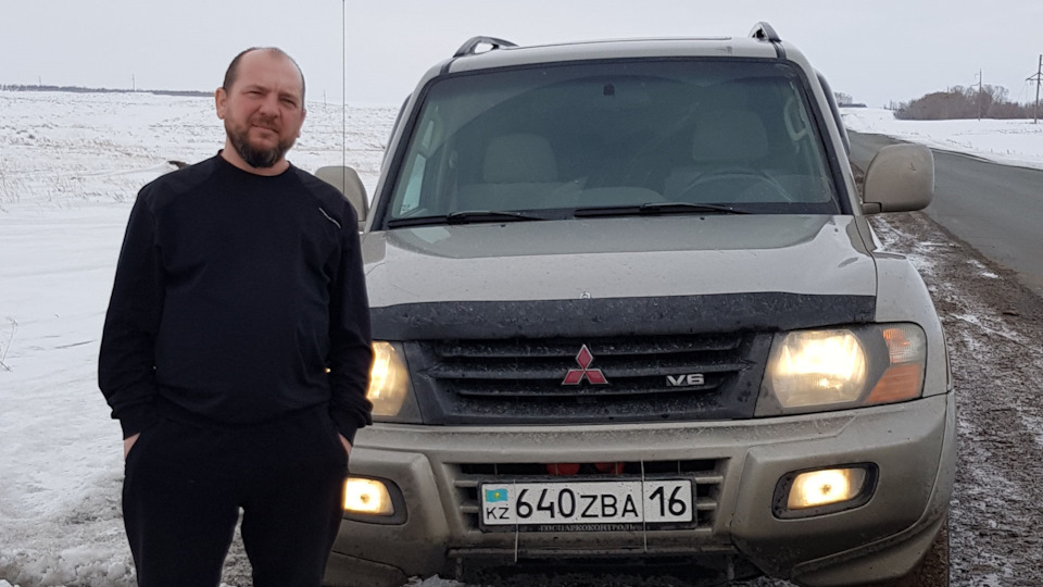 мицубиси паджеро 4 ходовые огни. габаритные огни на паджеро спорт 2015 года. дхо в юбку бампера mitsubishi pajero 4.