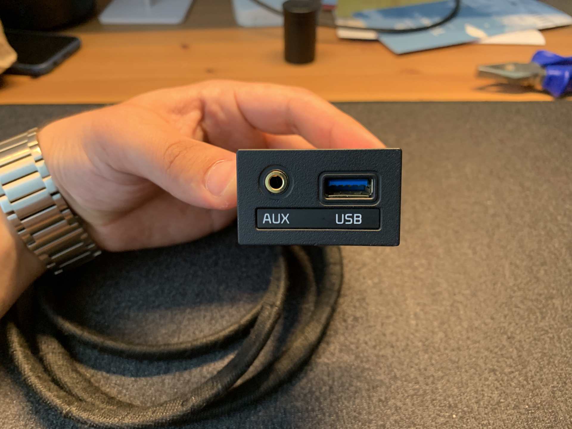 Панель usb aux. Aux usb для hyundai i30 gd. aux 120 hyundai. блок usb-aux hyundai. hyundai i20 2010 панель с usb и aux.