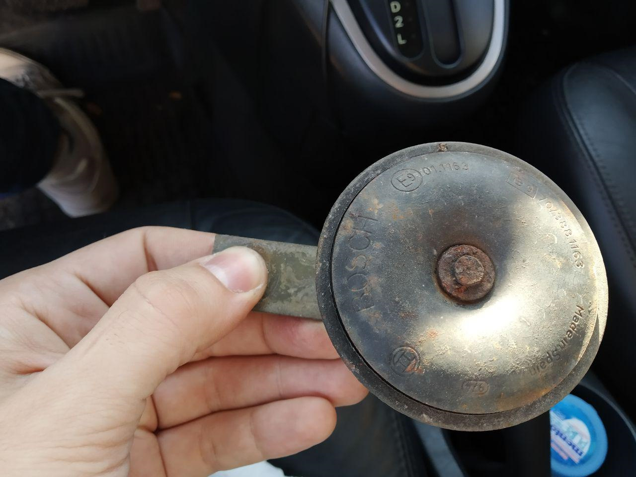 09. Замена клаксона на BOSCH Windtone — Pontiac Vibe (1G), 1,8 л, 2008 ...