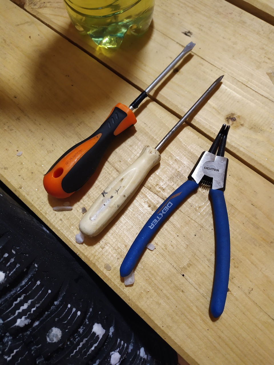 Ошиповка шины ремонтными шипами — Nissan Almera V (G11/15), 1,6 л, 2015 ...