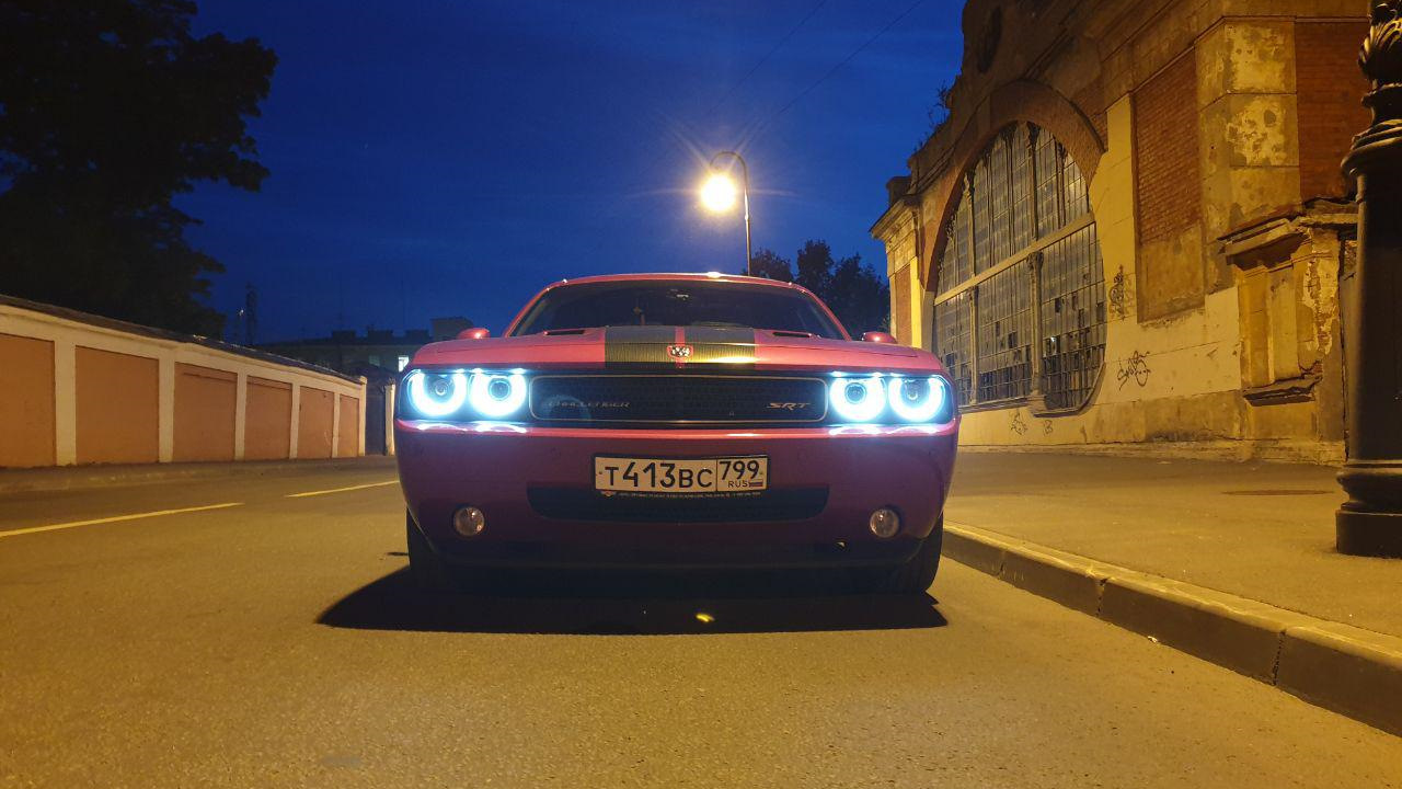 Dodge Challenger 6.1 бензиновый 2010 | SRT8 Furious Fuchsia на DRIVE2