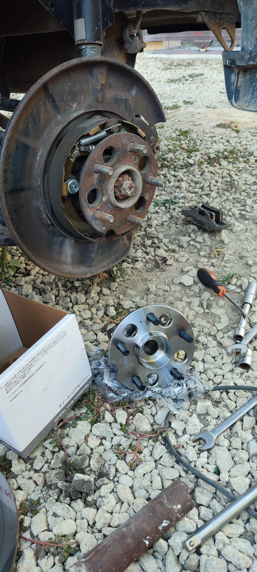 Замена второго ступичного подшипника. — Toyota RAV4 (II), 2 л, 2001 ...