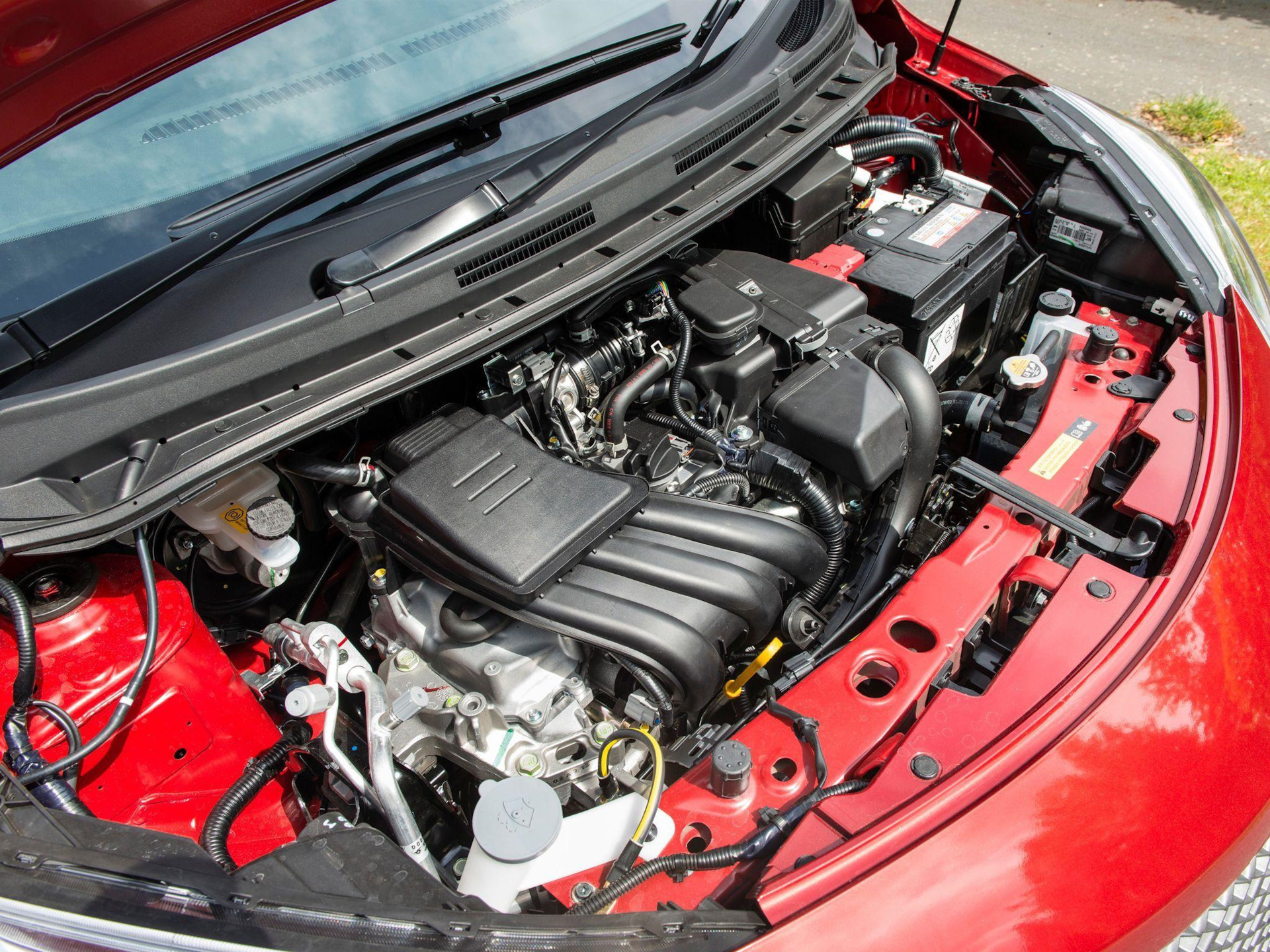Двигатель ниссан ноут 1.2. Nissan Note 2012 под капотом. Nissan Note e12 2014 двигатель. Nissan Note hr12de. Двигатель 2007 1.6 Ниссан ноут.