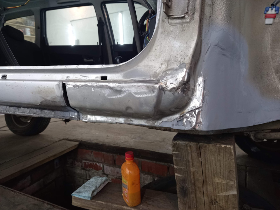 Так я решил восстановить порог, т.к остальная его часть была целая — Lada Приора универсал