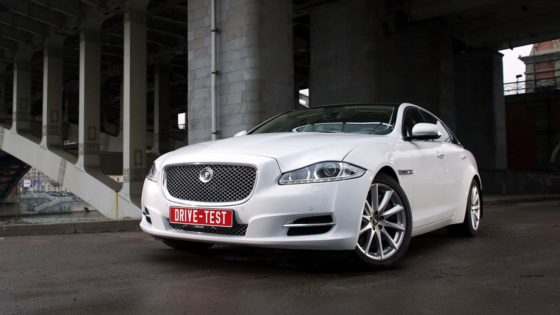 Молот ведьм. Книжка белый ягуар вождь араваков. Белый ягуар слушать. Ягуар xj 2012. Белый ягуар слушать.