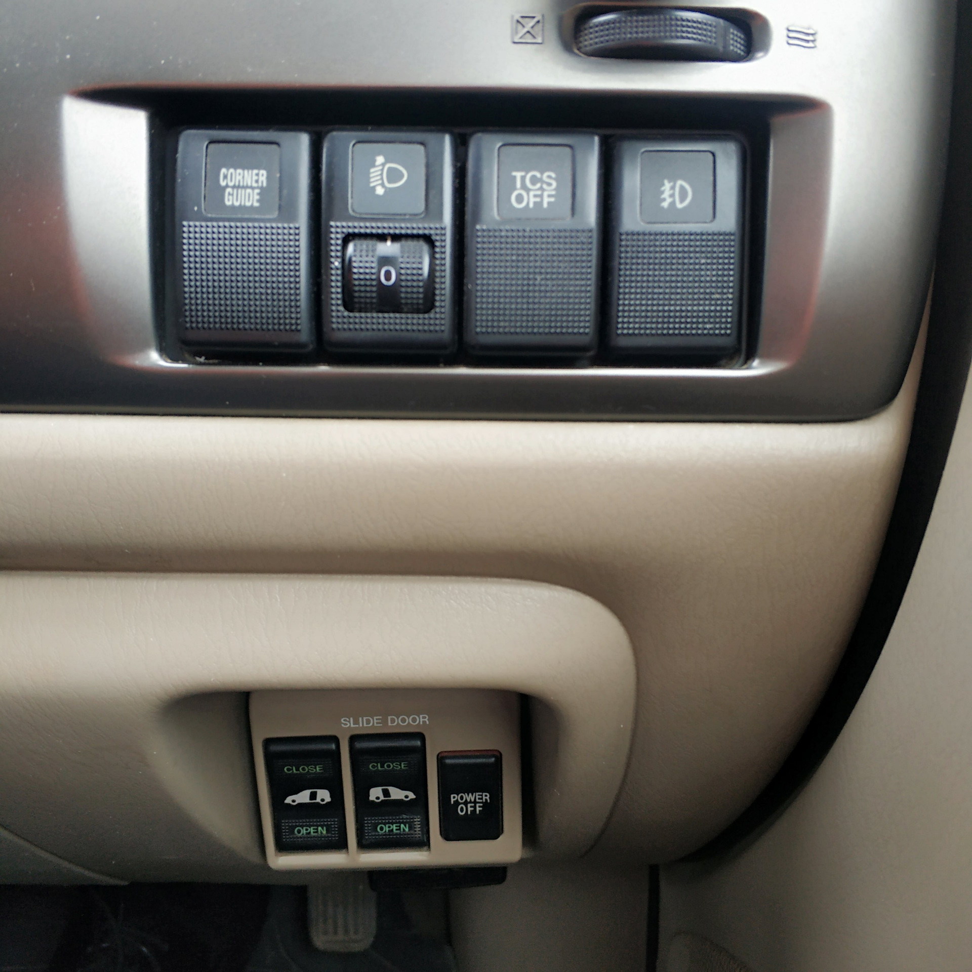 Где находится кнопка deflok mazda mpv 1 Лампы подсветки кнопок - Mazda MPV II, 2,3 л, 2002 года запчасти DRIVE2