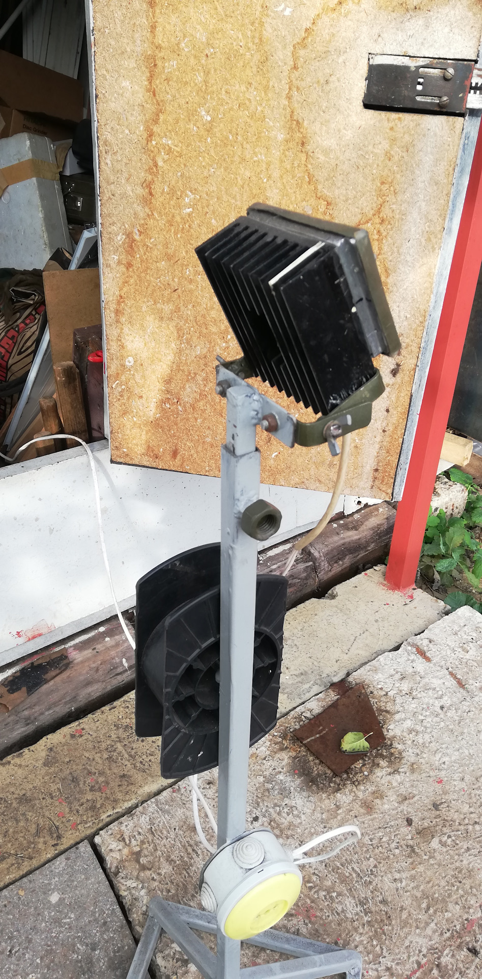 Как сделать бюджетный прожектор для съемок из велосипедного обода