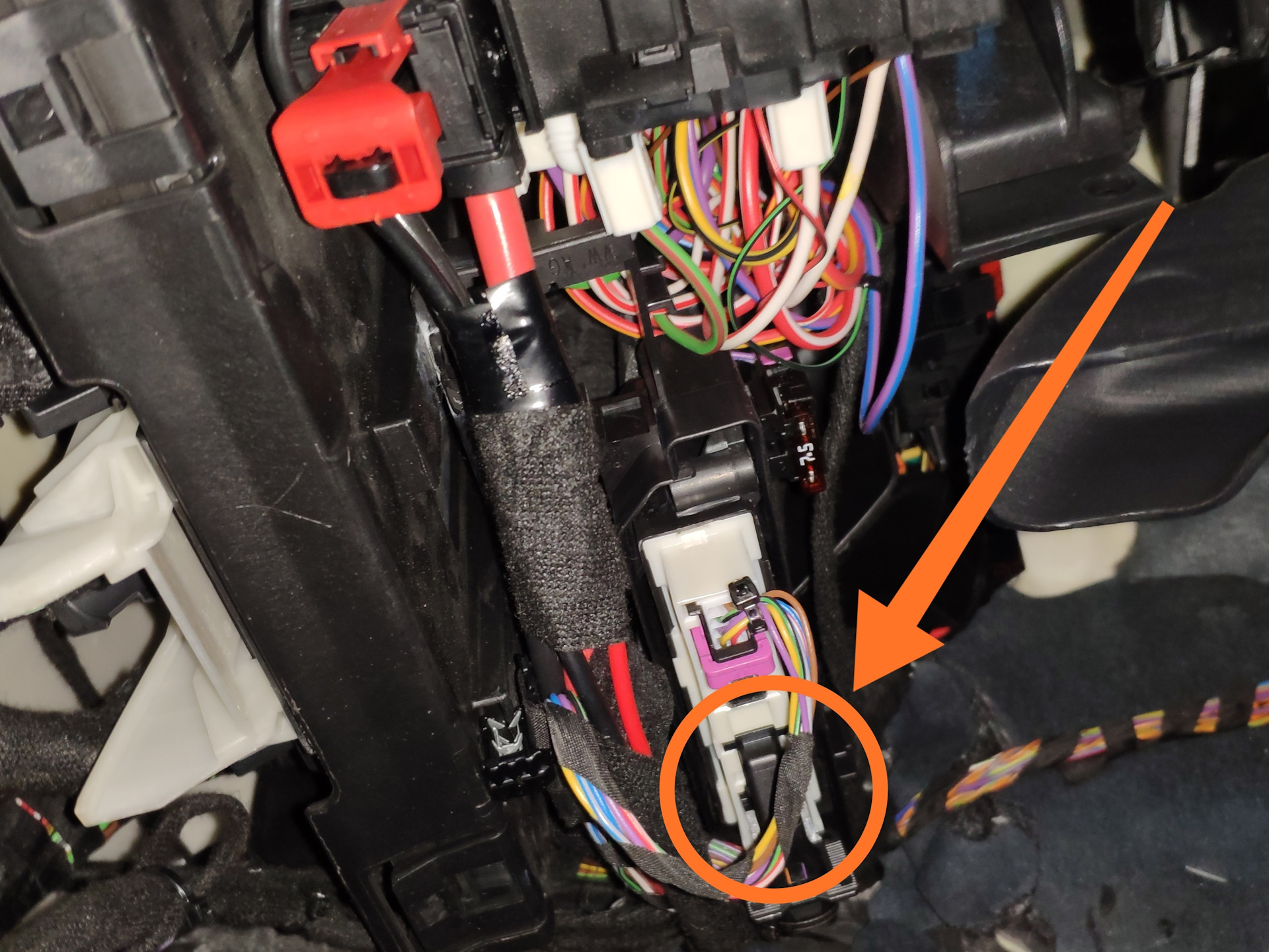 Фольксваген тигуан 2011 с функцией автозапуска. Сигнализация тигуан 1. Сигнализация тигуан 1. Сигнализация штатная фольксваген шаран. Сигнализация тигуан 1.