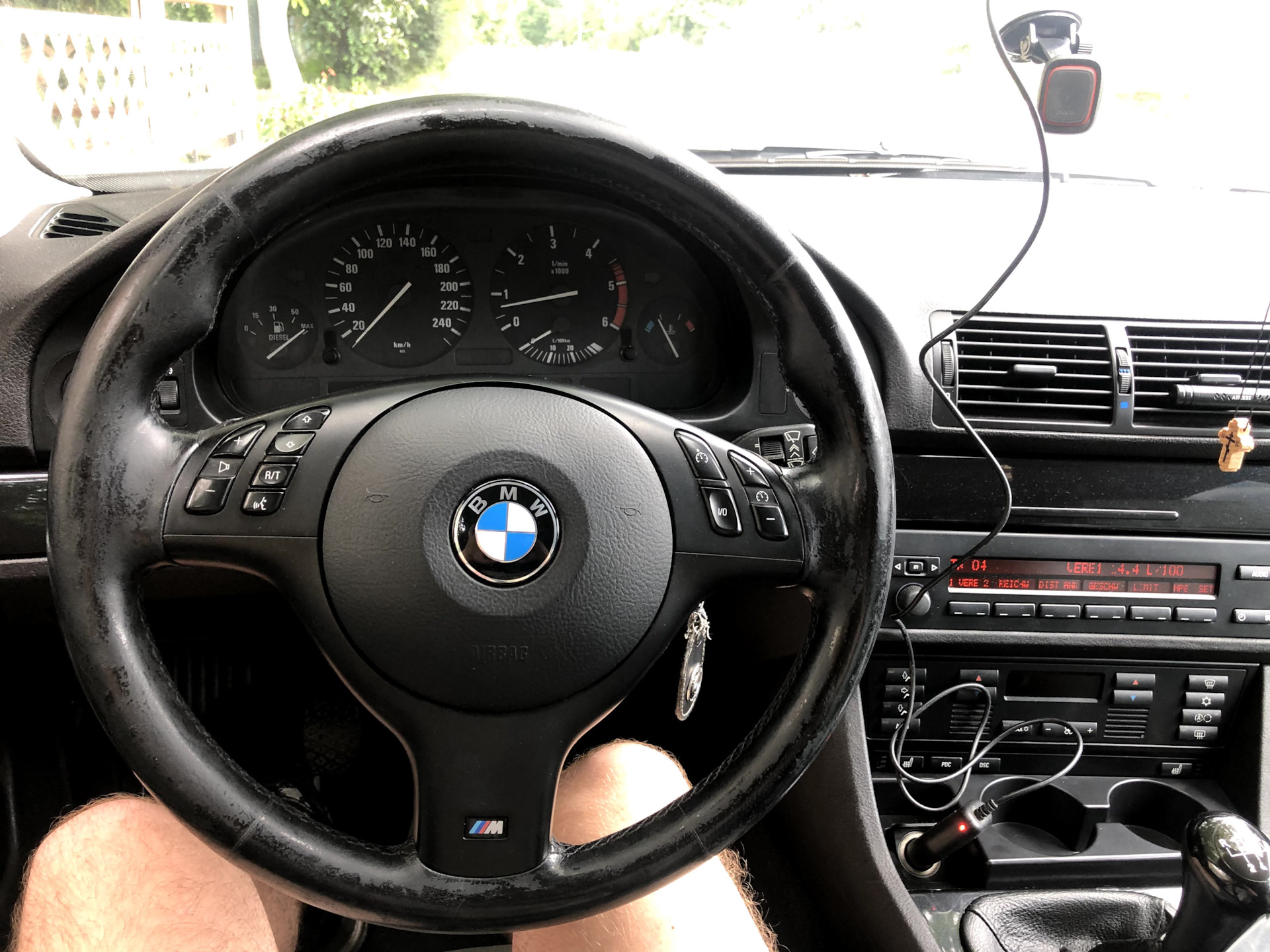 Замена е39. Руль БМВ е39. М руль БМВ е39. BMW e39 руль м5. Руль БМВ 39.