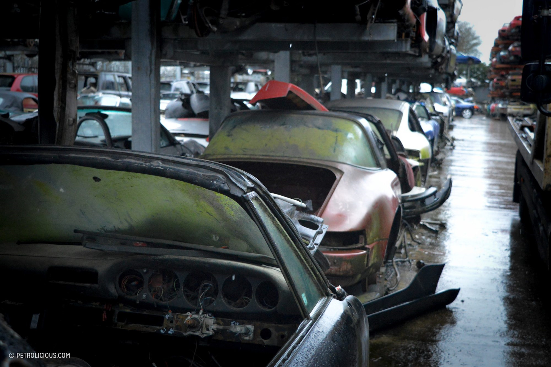 Внутренний вид авторазборки суперкаров