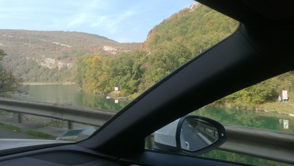 Рона. — Audi A4 (B9)