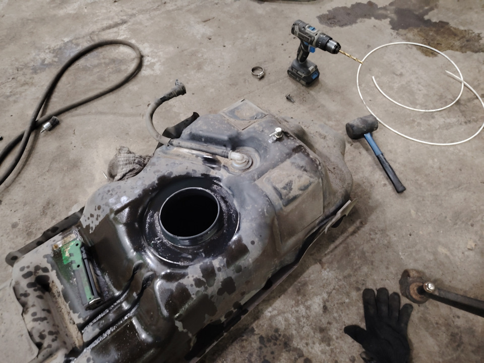 Решил не сверлить топливную станцию так как машина на гарантии и если насос сламается уже не поменяют — Great Wall Poer