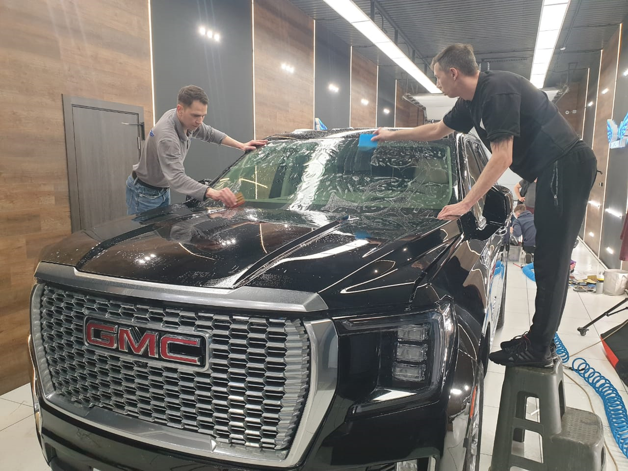 GMC Yukon Denali — 