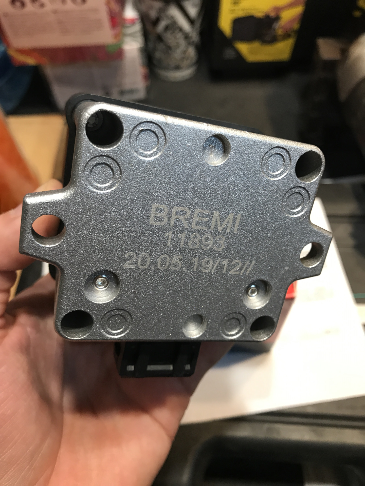 Заменил катушку зажигания, крышку трамблера — Volkswagen Polo Hatchback ...