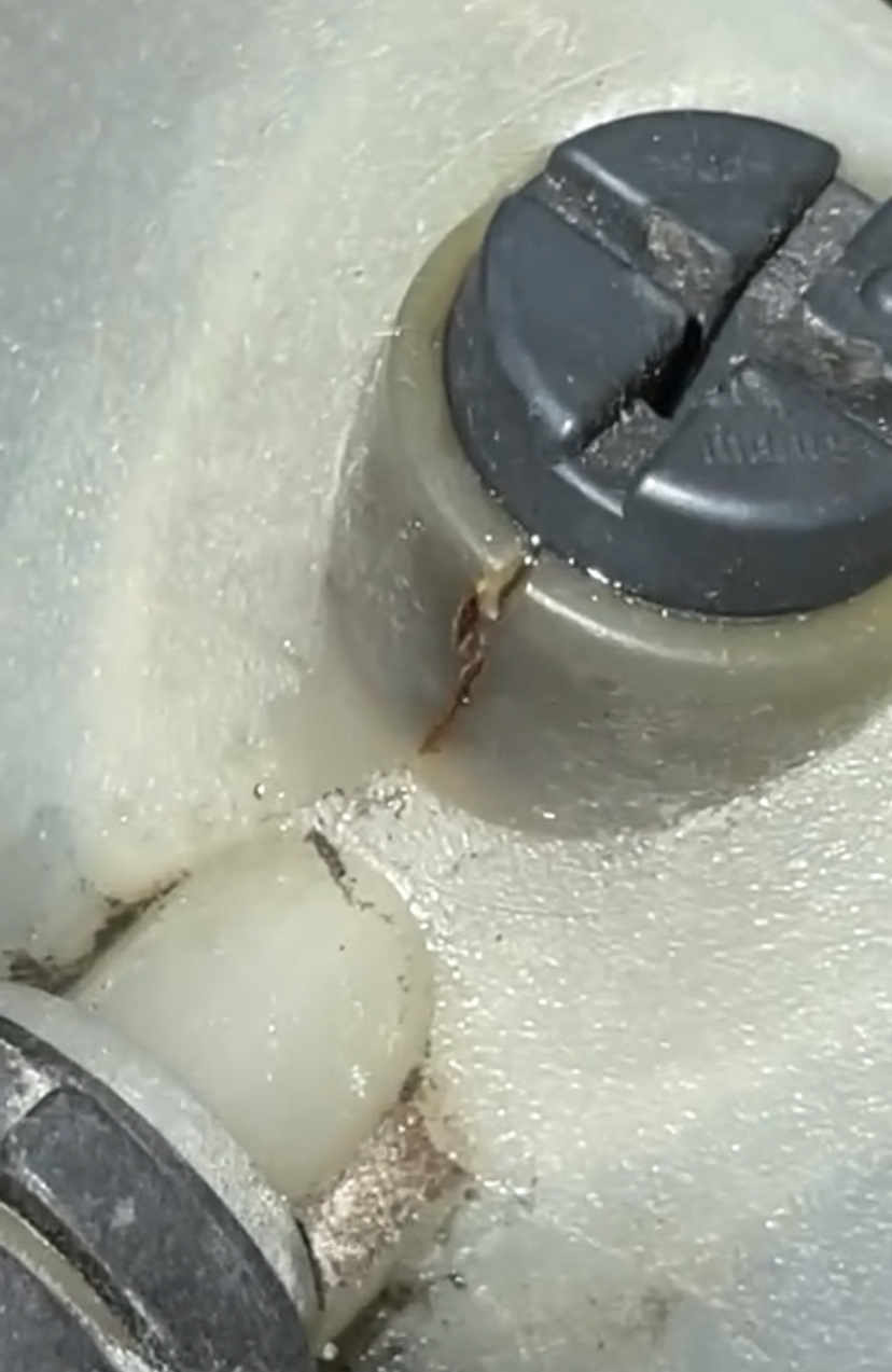 Расширительный бачок. Сломалась, но до дома довезла — BMW 3 series (F30 ...