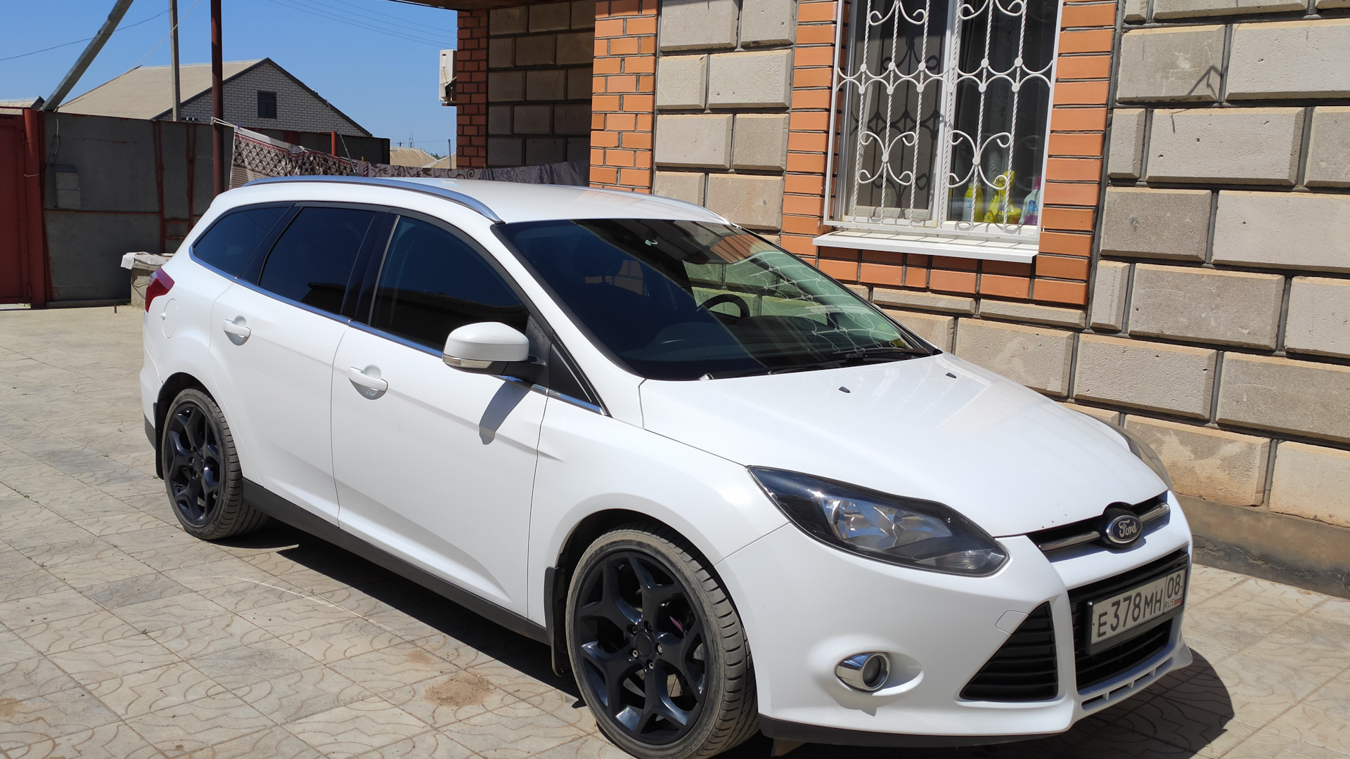 Ford Focus III Wagon 2.0 бензиновый 2013 | White Robot 2.0 на DRIVE2