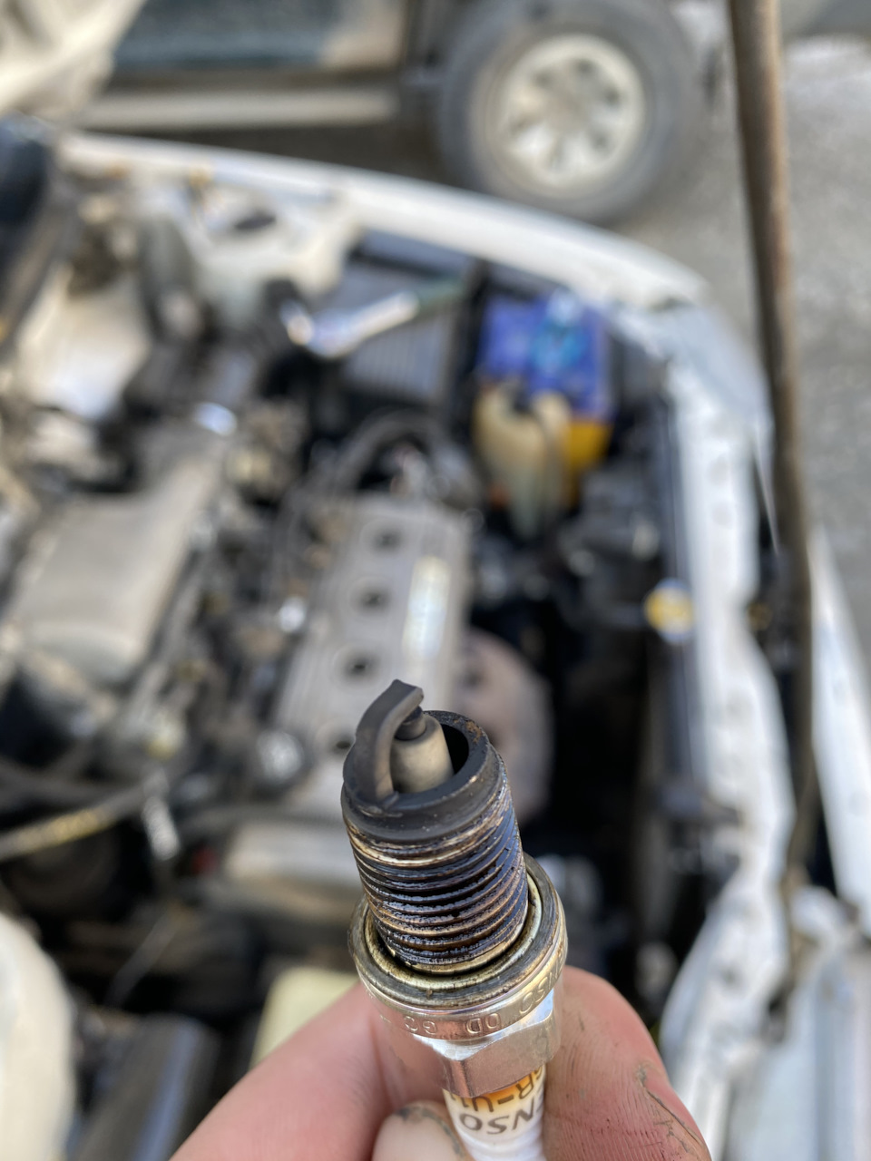 Замена свечей, сайлентблоков, чистка форсунок — Toyota Corolla (100), 1 ...