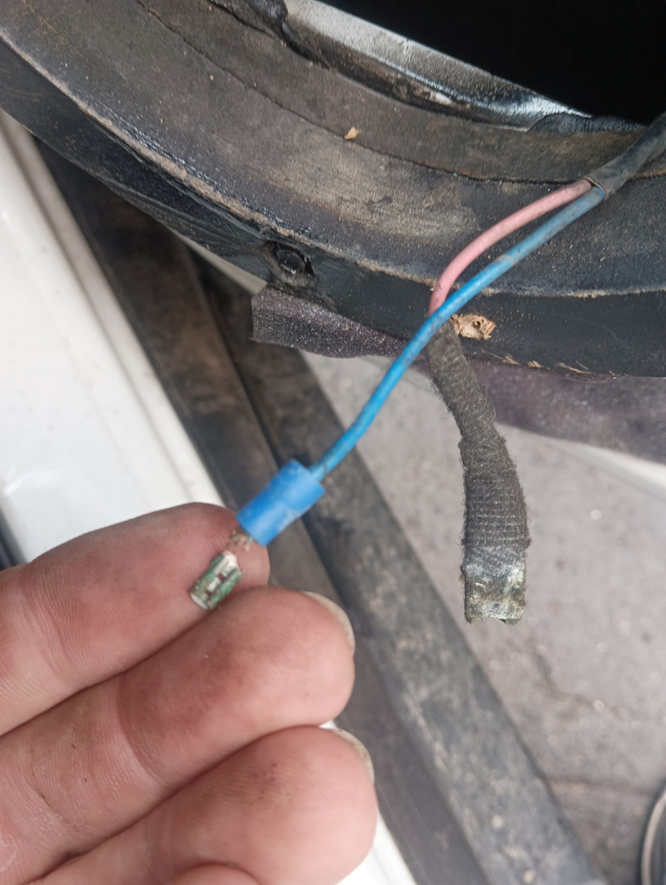 Отвалилась — Mitsubishi Outlander (3G)