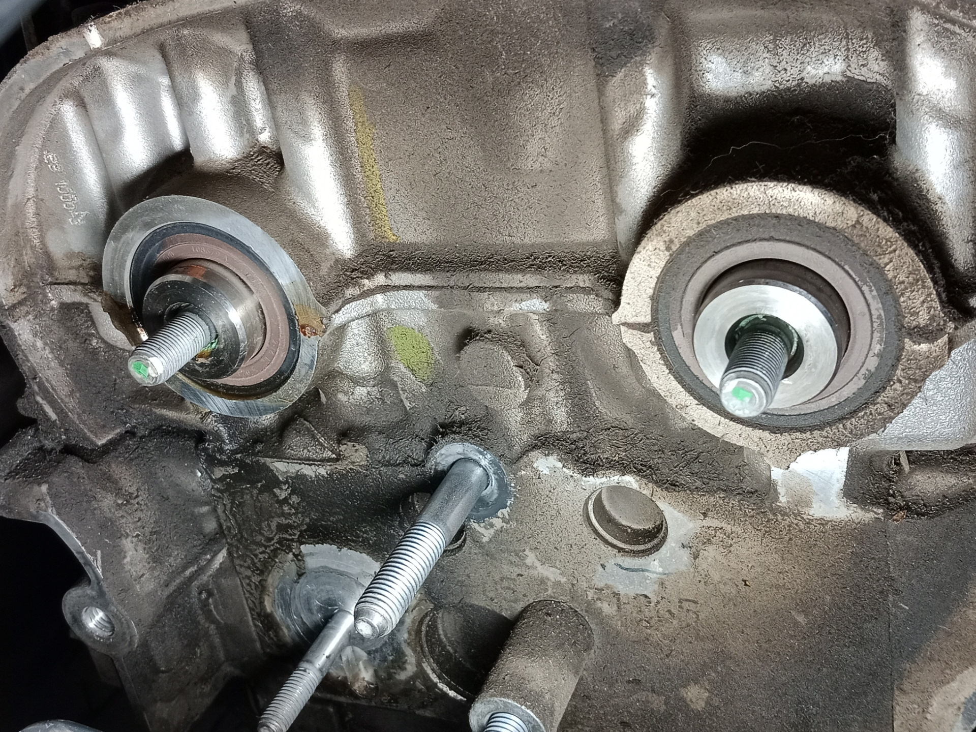 Сальники распредвалов? — Renault Trafic (2G), 2 л, 2013 года ...