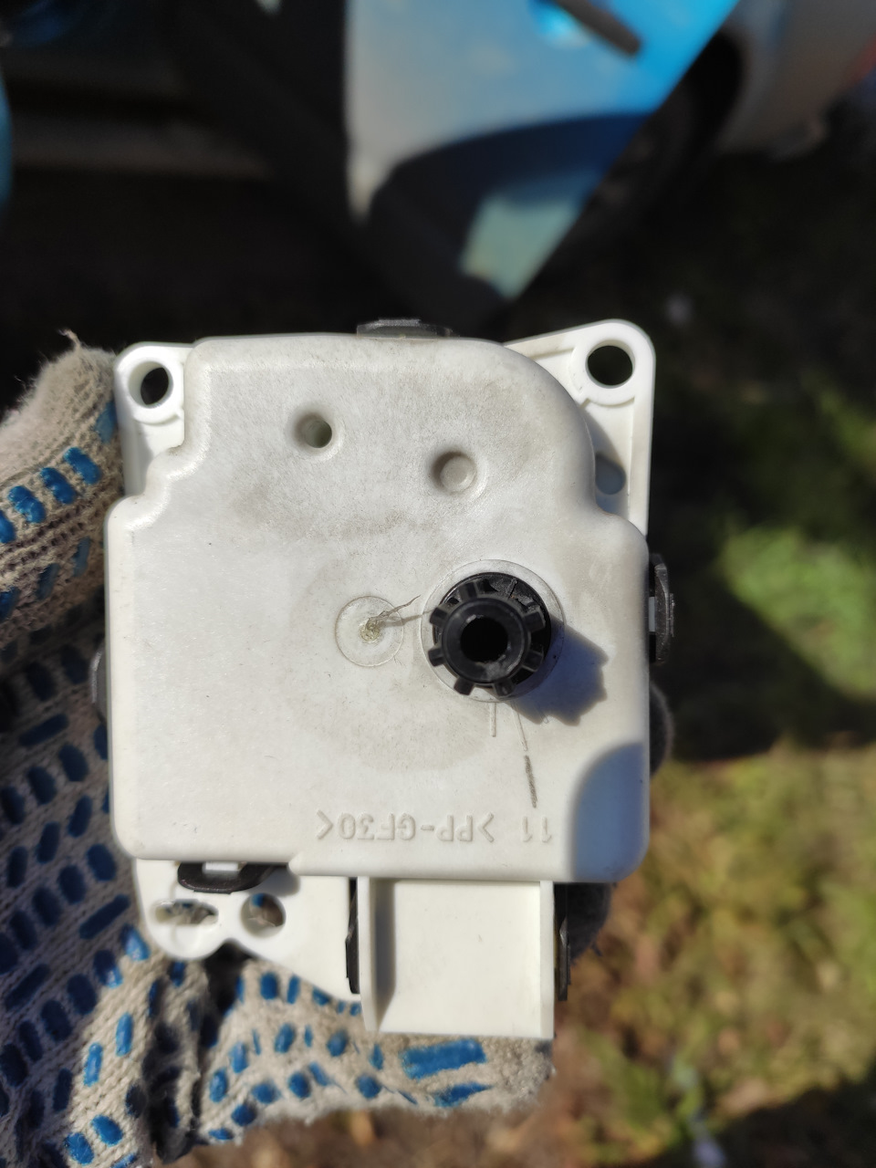 Замена салонного фильтра и щеток стеклоочистителя на зиму. — Lada ...