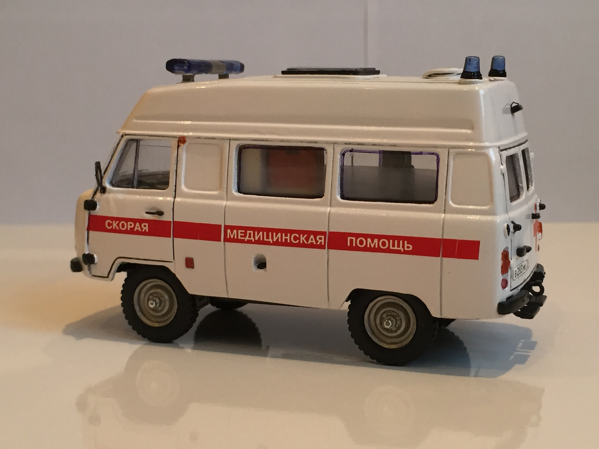 1 скорый. Модель 1:43 УАЗ-3962 скорая. Модель УАЗ 3962. SSM УАЗ-3962 1:18 скорая. УАЗ 3962 скорая.