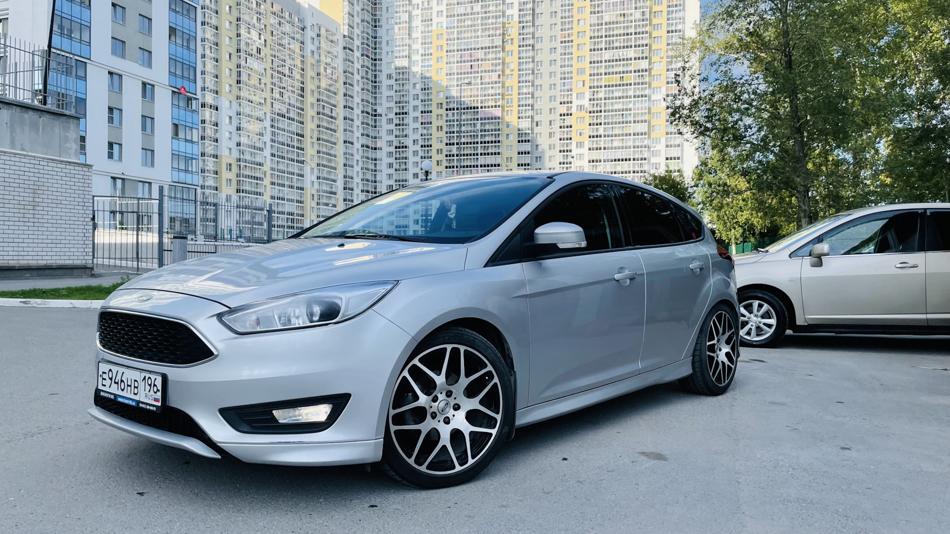 Ford focus 2 ink blue metallic. Dark micastone цвет форд. Ford focus белый на природе. Ford focus 2 ink blue metallic. Автомобиль на море.