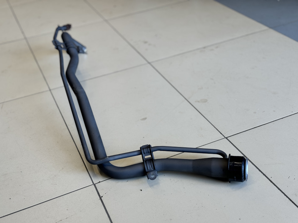 Горловина топливного бака Land Cruiser 200 на Toyota Land Cruiser 200 ...