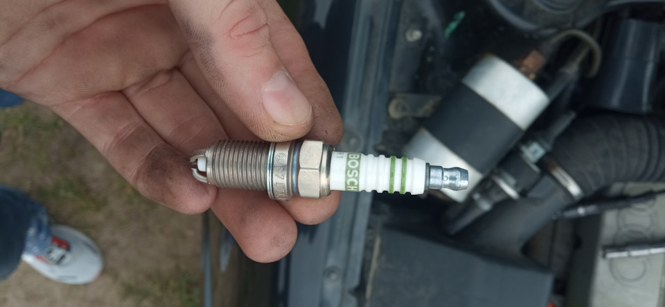 Свечи bosch super R6 — Audi A6 (C4), 2,6 л, 1995 года | запчасти | DRIVE2