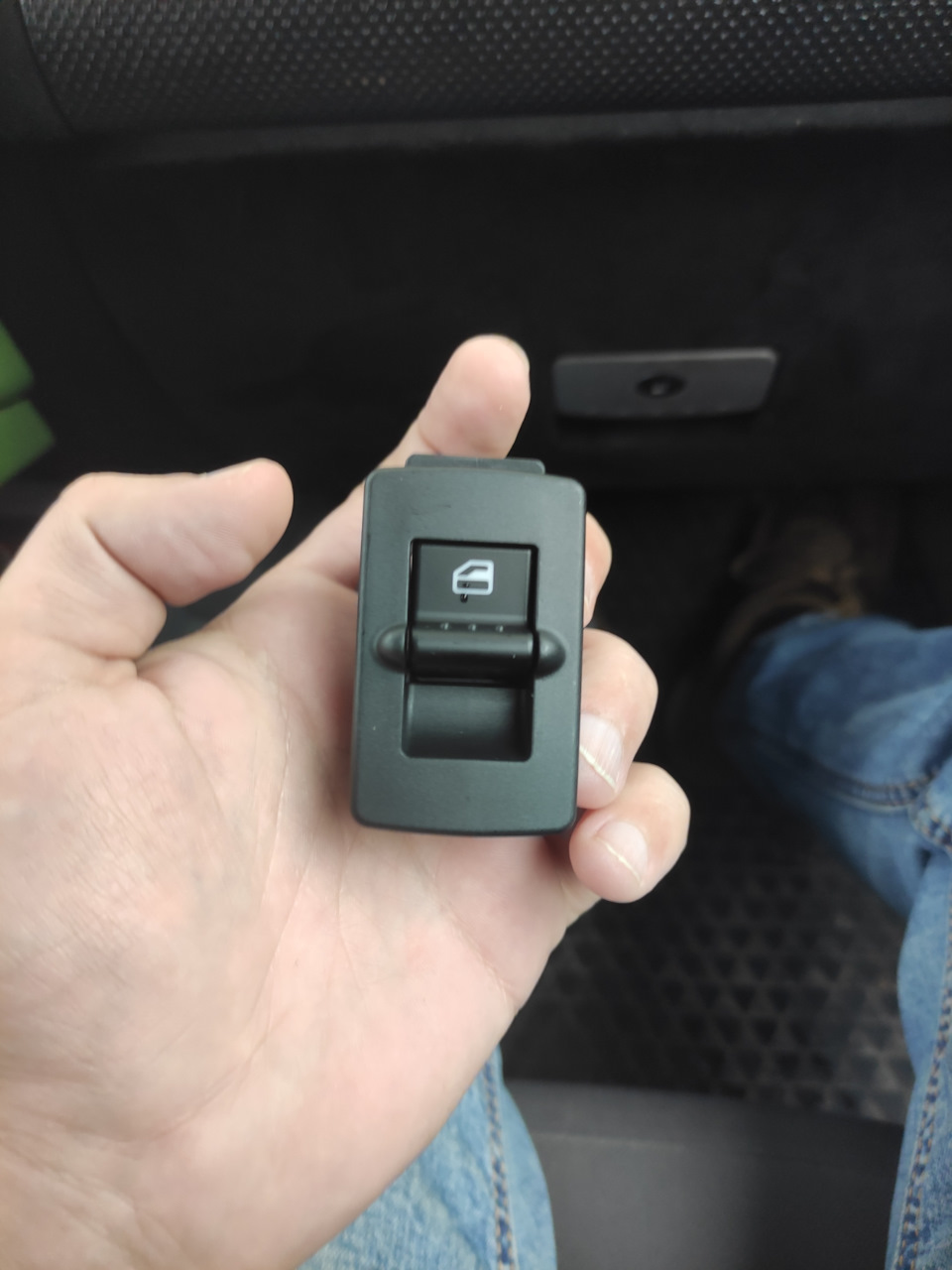 #05. Кнопка стеклоподъёмника — Volkswagen New Beetle, 2 л, 2003 года ...