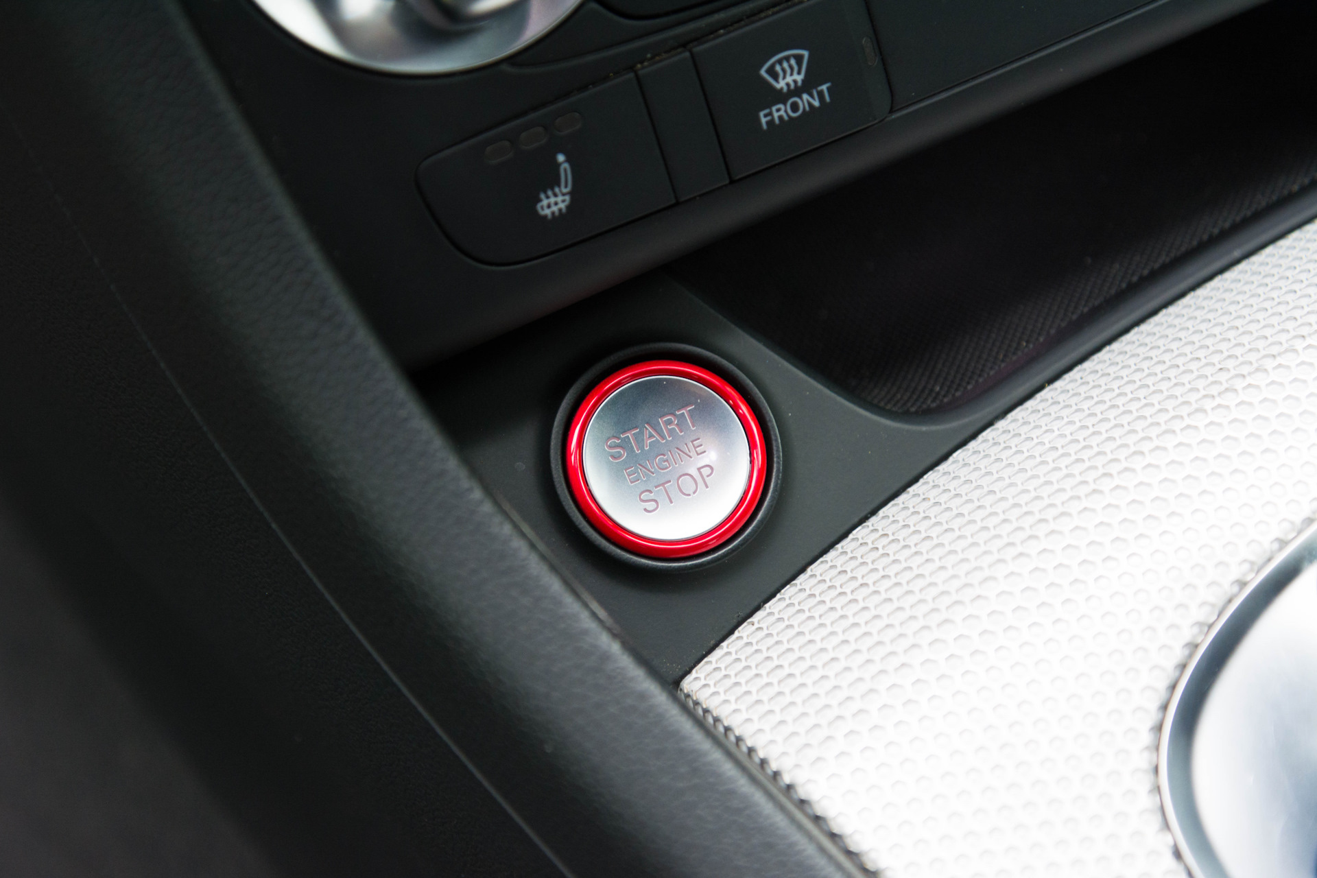 Press drive. Audi q3 кнопка старт стоп. Кнопка старт стоп на Ауди q3. Кнопки Ауди q3. Кнопка старт-стоп для Ауди q5 2011.