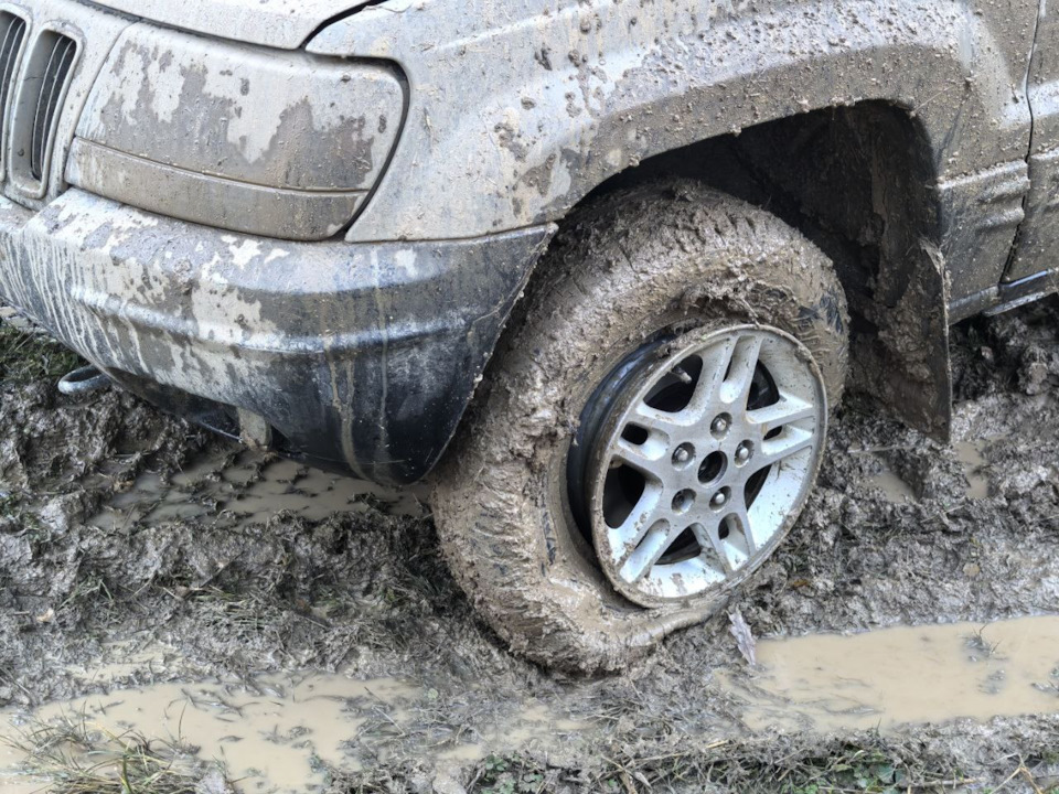 Левое — Jeep Grand Cherokee (WJ)