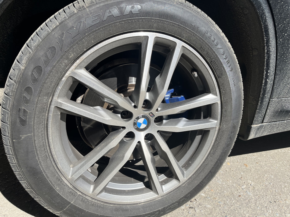Шины летние Goodyear 235/55 R19, литые диски BMW 8Jx19 ET32 5x112 на