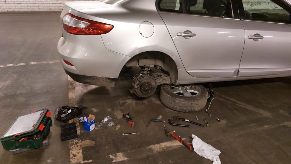 Как поменять задние колодки на рено флюенс Очень хорошие задние колодки - Renault Fluence, 1,6 л, 2012 года тюнинг DRIVE2