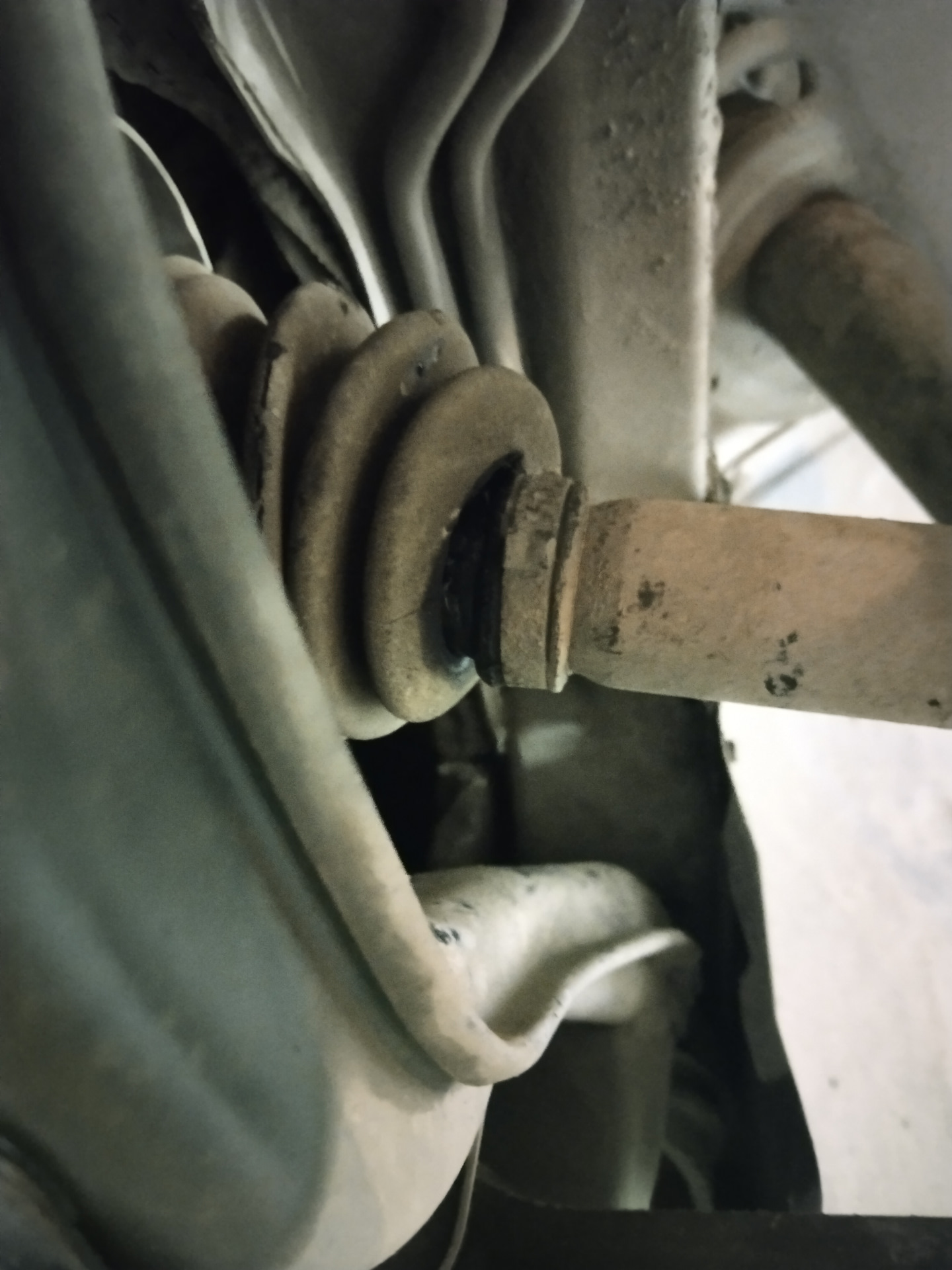 Замена пыльника шруса (трипоид) — Audi A4 (B7), 3 л, 2006 года | своими ...