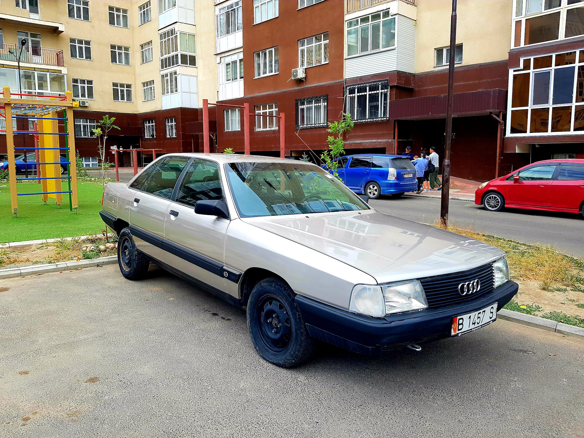 2 к 1989 год. Автомобили 1989. Машины 1989 года выпуска. Самый продаваемый автомобиль 1989 года. Китайские авто 1989.