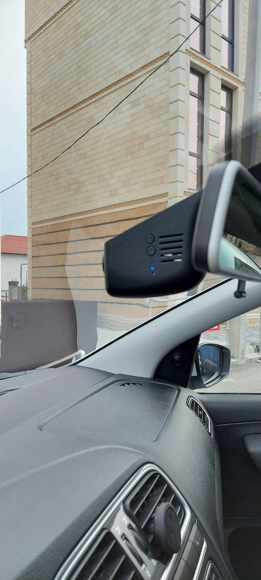 Видеорегистратор — Volkswagen Polo Sedan, 1,4 л, 2018 года | аксессуары ...