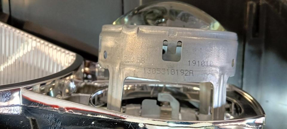 Оригинальные линзы Bosch в идеальном состоянии за 15 лет. Линзы достаточно большие 3 дюйма. — Chevrolet Niva GLX