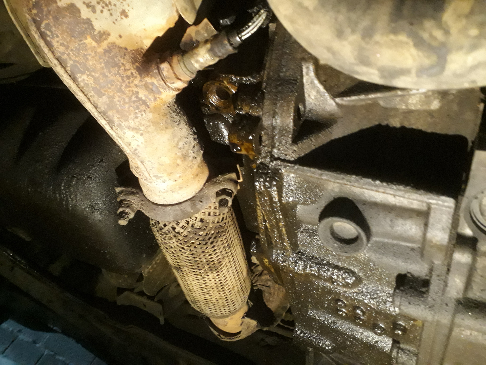 Корпус теплообменника ауди а4 2. Прокладка корпуса термостата hyundai accent 1. 6 бензин. Течь корпуса. Прокладка масляного фильтра пежо 308.