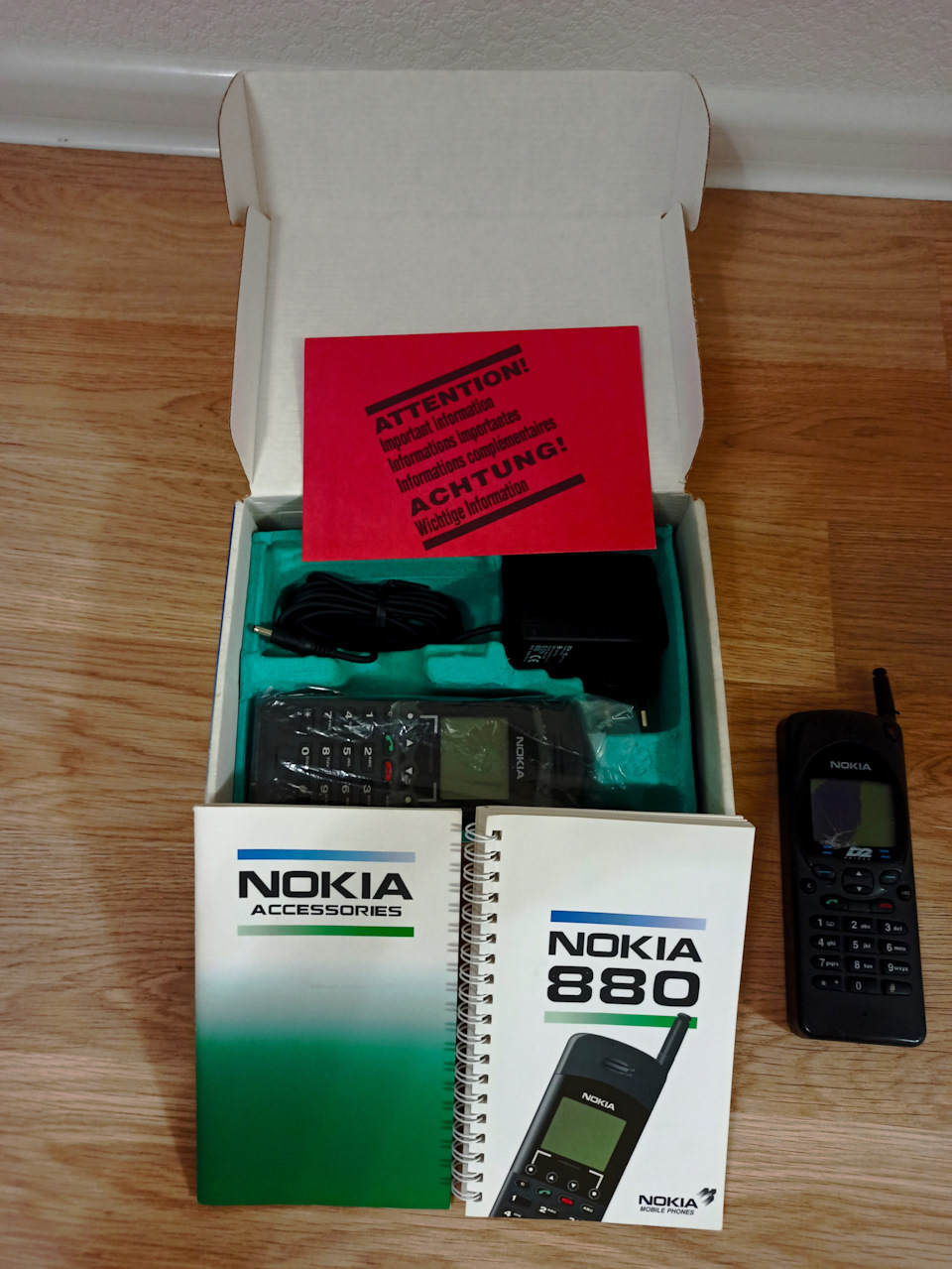 Nokia Mobira MD59–NB2 и Nokia 880 — Mercedes-Benz E-class (W124), 3,6 л,  1992 года | аксессуары | DRIVE2