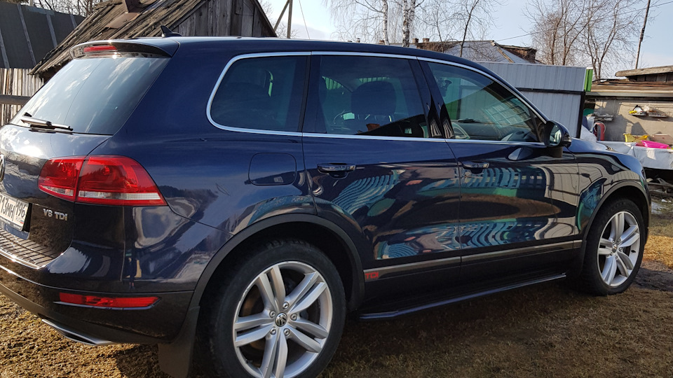 §4.Замена уплотнительных резинок задних стоек. — Volkswagen Touareg (2G ...