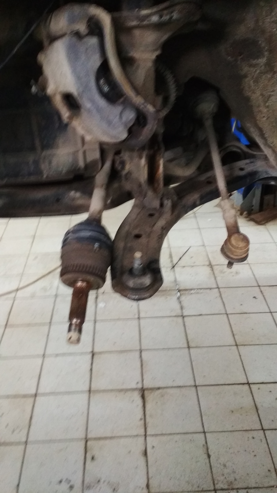 замена переднего ступичного подшипника — Hyundai Accent (2G), 1,5 л ...