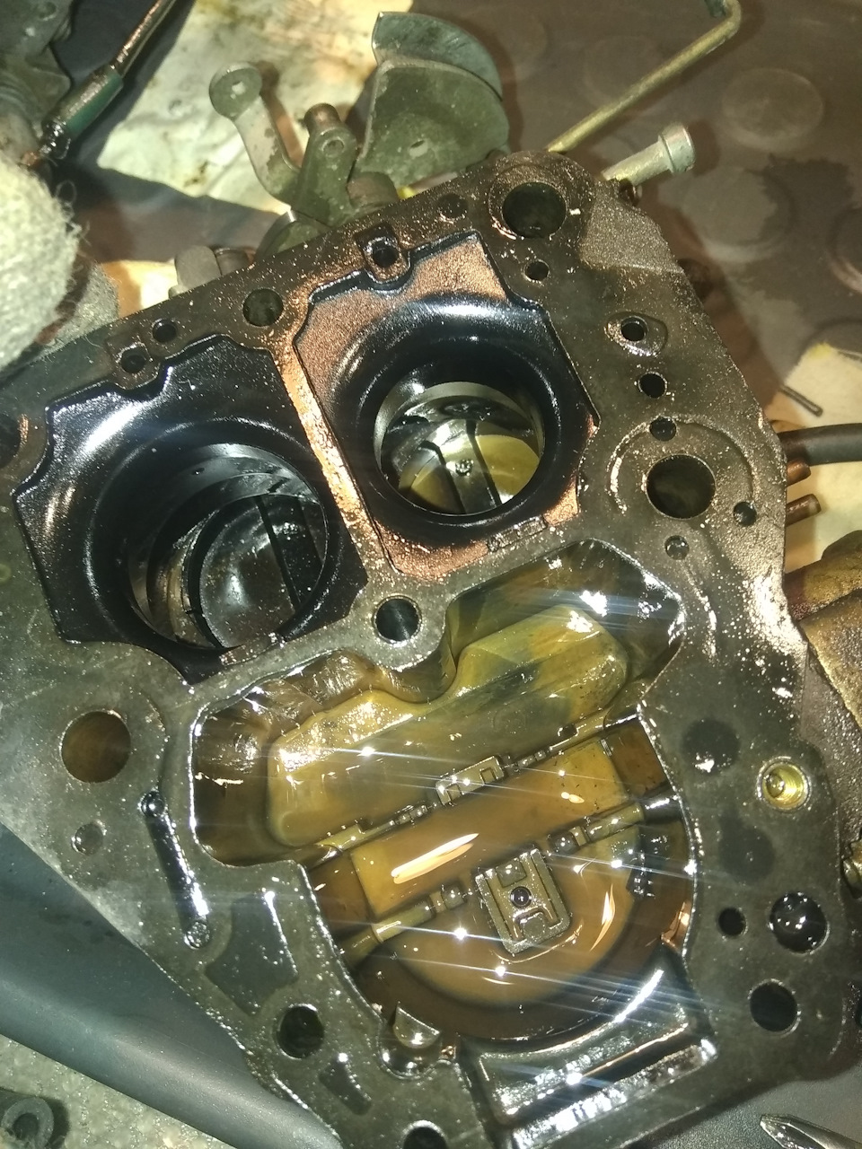 Чем уплотнить выводы датчиков в бензобаке. — Mitsubishi Delica (P35W ...