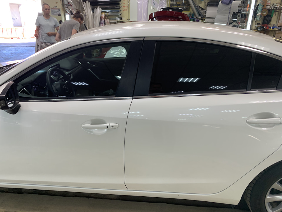 Тонировка переднего полукруга и пленка на капот — Mazda 6 (3G) GJ, 2 л ...