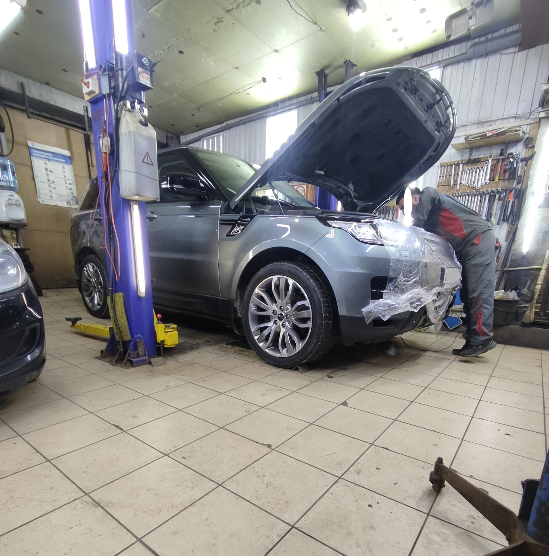 Замена масла, помпы, ремня — Land Rover Range Rover Sport (2G), 3 л ...