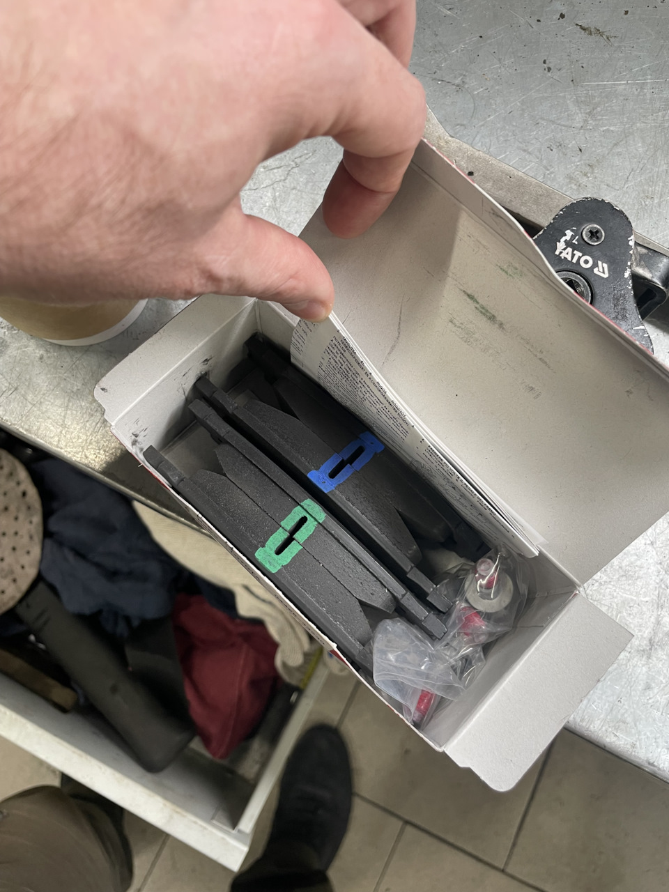 Новые задние колодки — Toyota Camry (XV70)