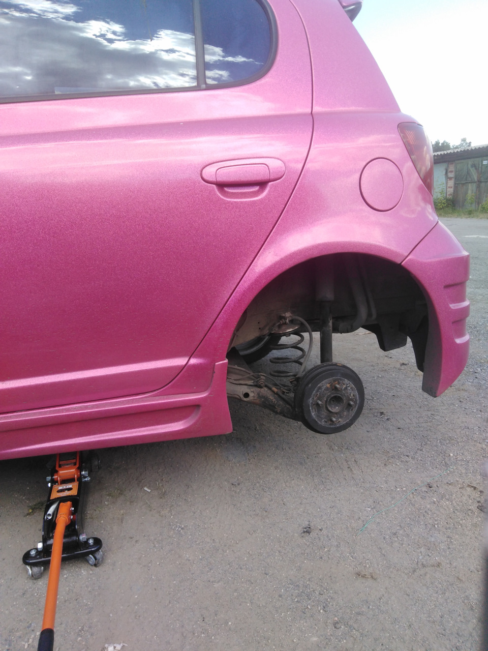 Замена задних тормозных колодок — Toyota Vitz (10), 1,3 л, 2001 года ...